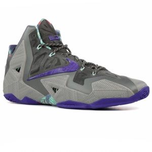 Nike LeBron James 11 Terracotta Warrior Basketball Shoe Size 6.5 Y Grey/Purple
